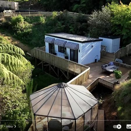 Tiny House With Greenhouse Dining Lower Hutt Exterior foto